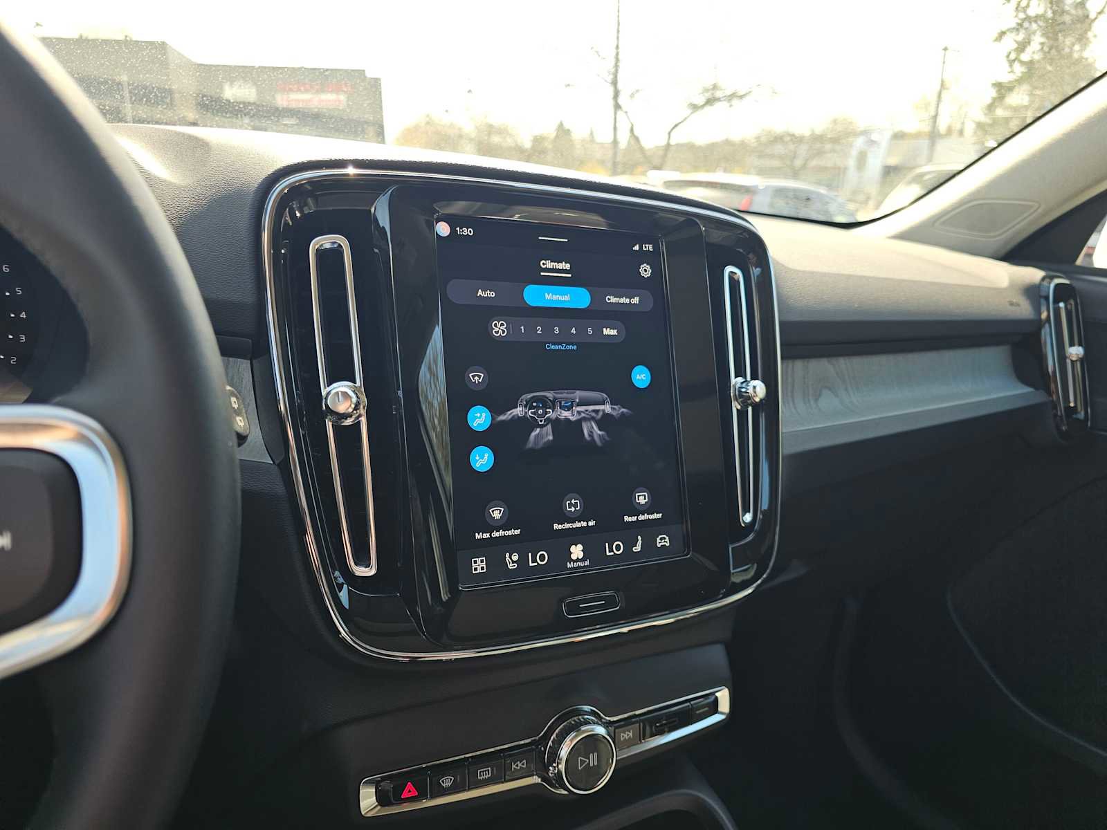 Used 2025 Volvo XC40 B5 Core w/ Protection Package Premier AWD/4WD image 26