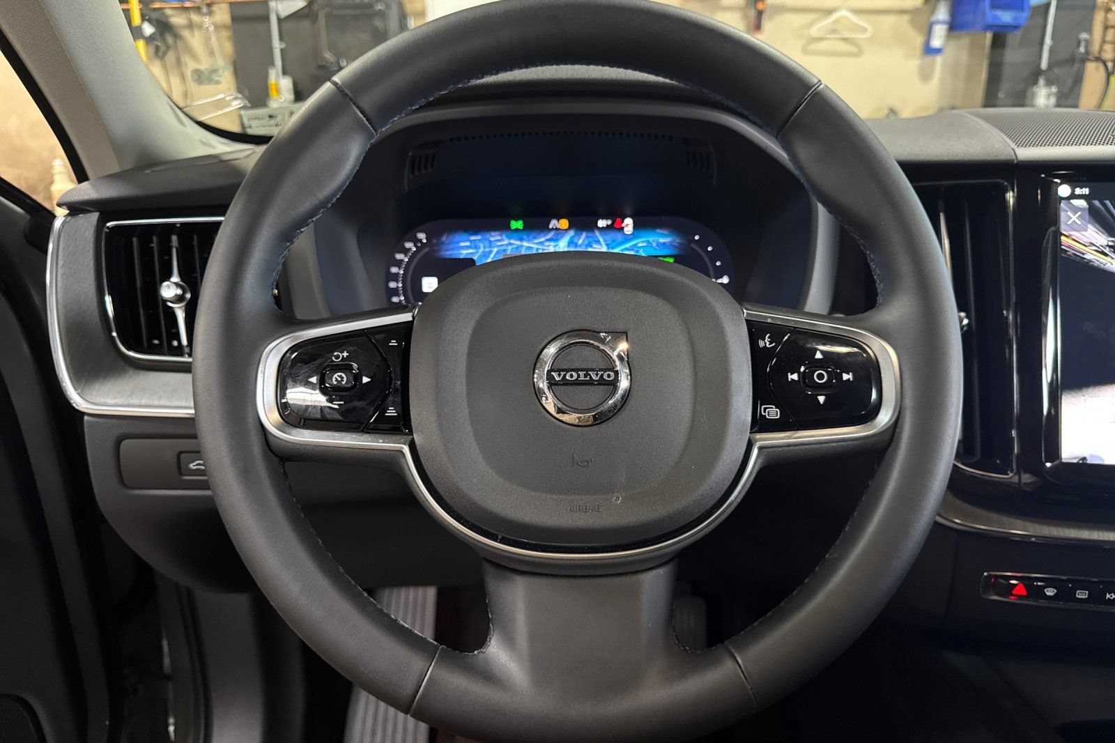 Used 2025 Volvo XC60 T8 Plus w/ Climate Package AWD/4WD image 27