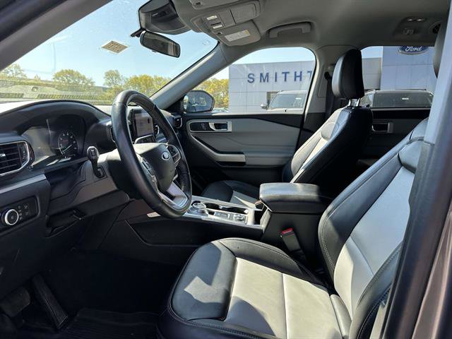 Used 2023 Ford Explorer XLT w/ Equipment Group 202A AWD/4WD image 33