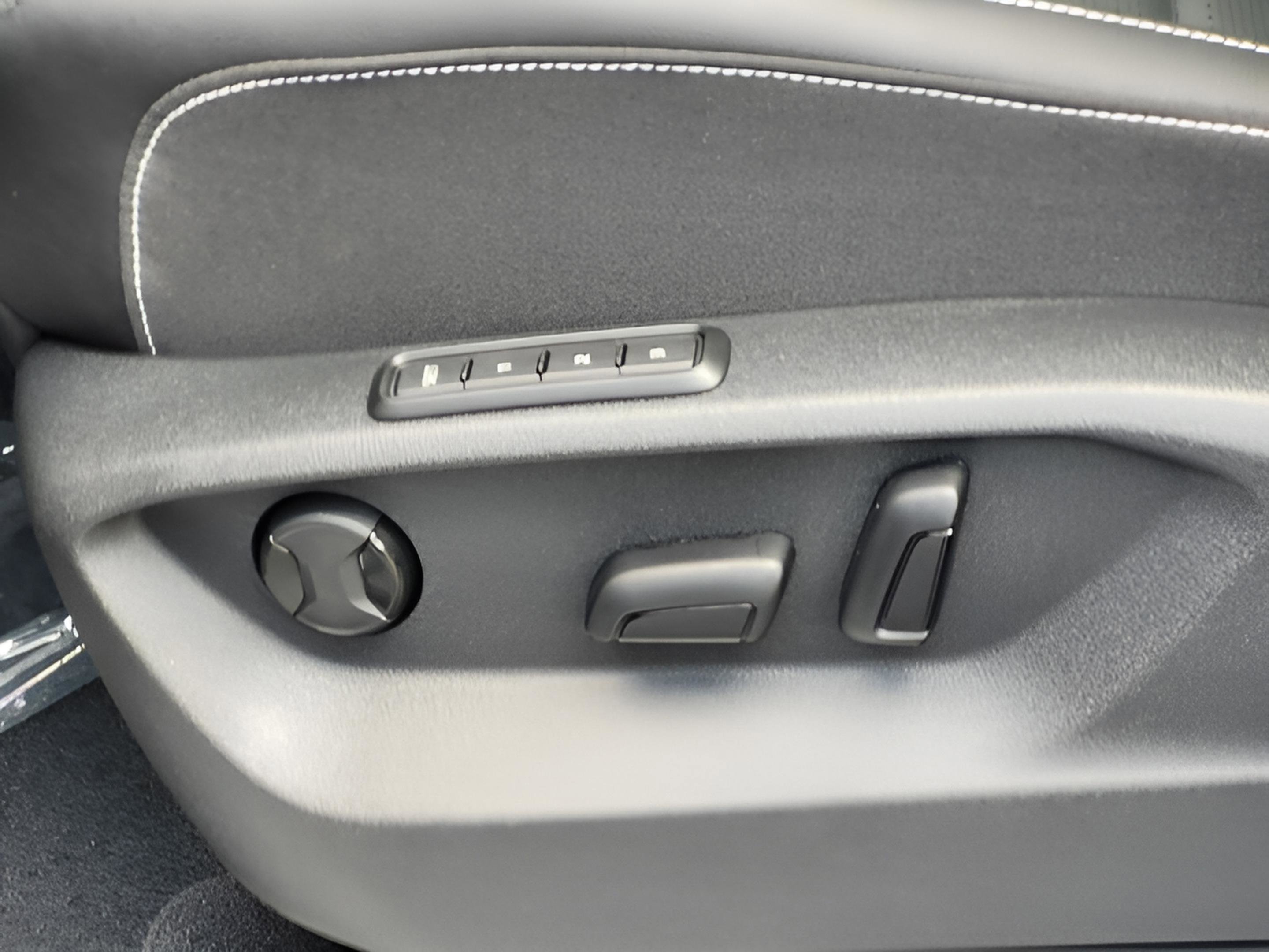 New 2026 Volkswagen Atlas SEL image 13