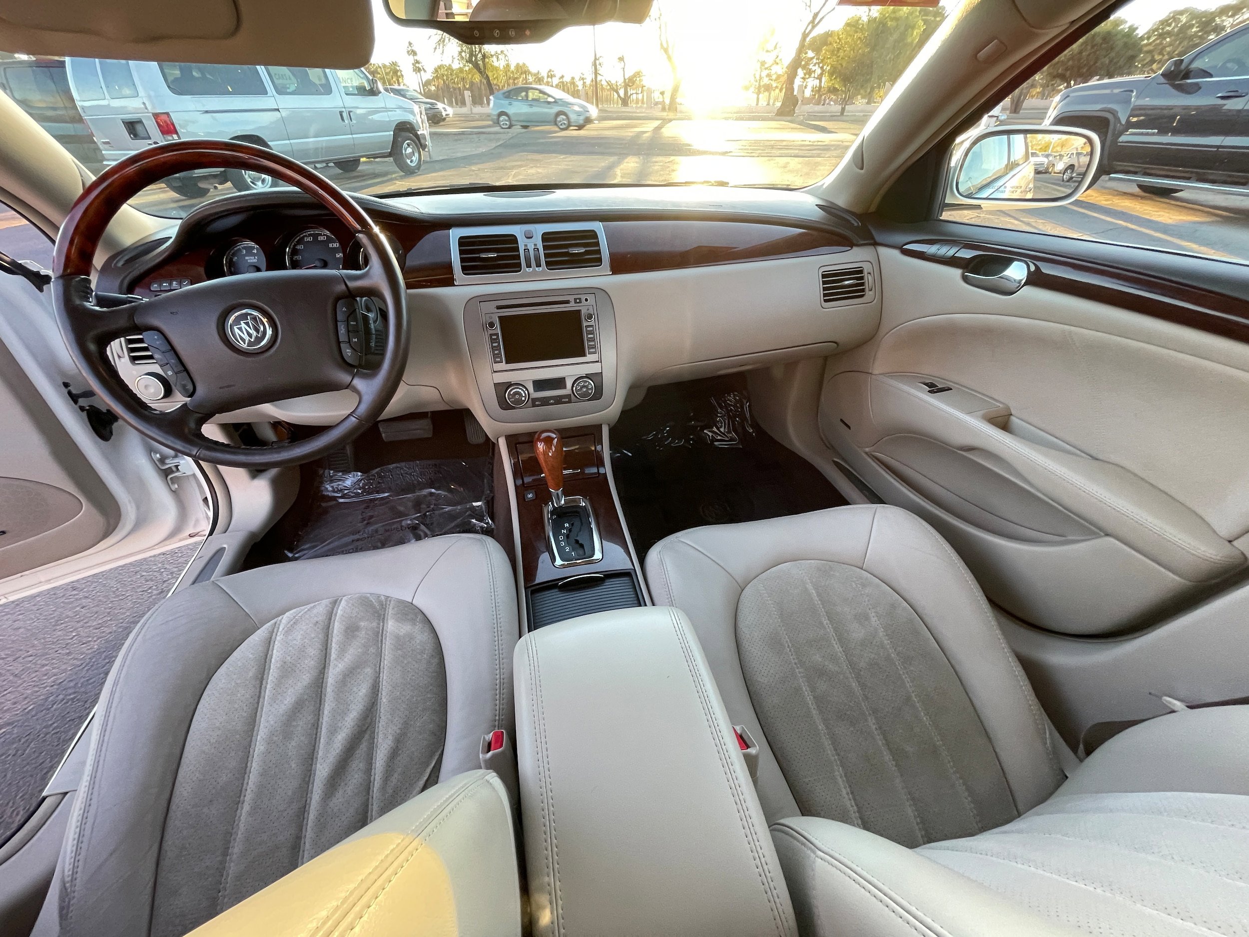 Used 2011 Buick Lucerne Super FWD image 25