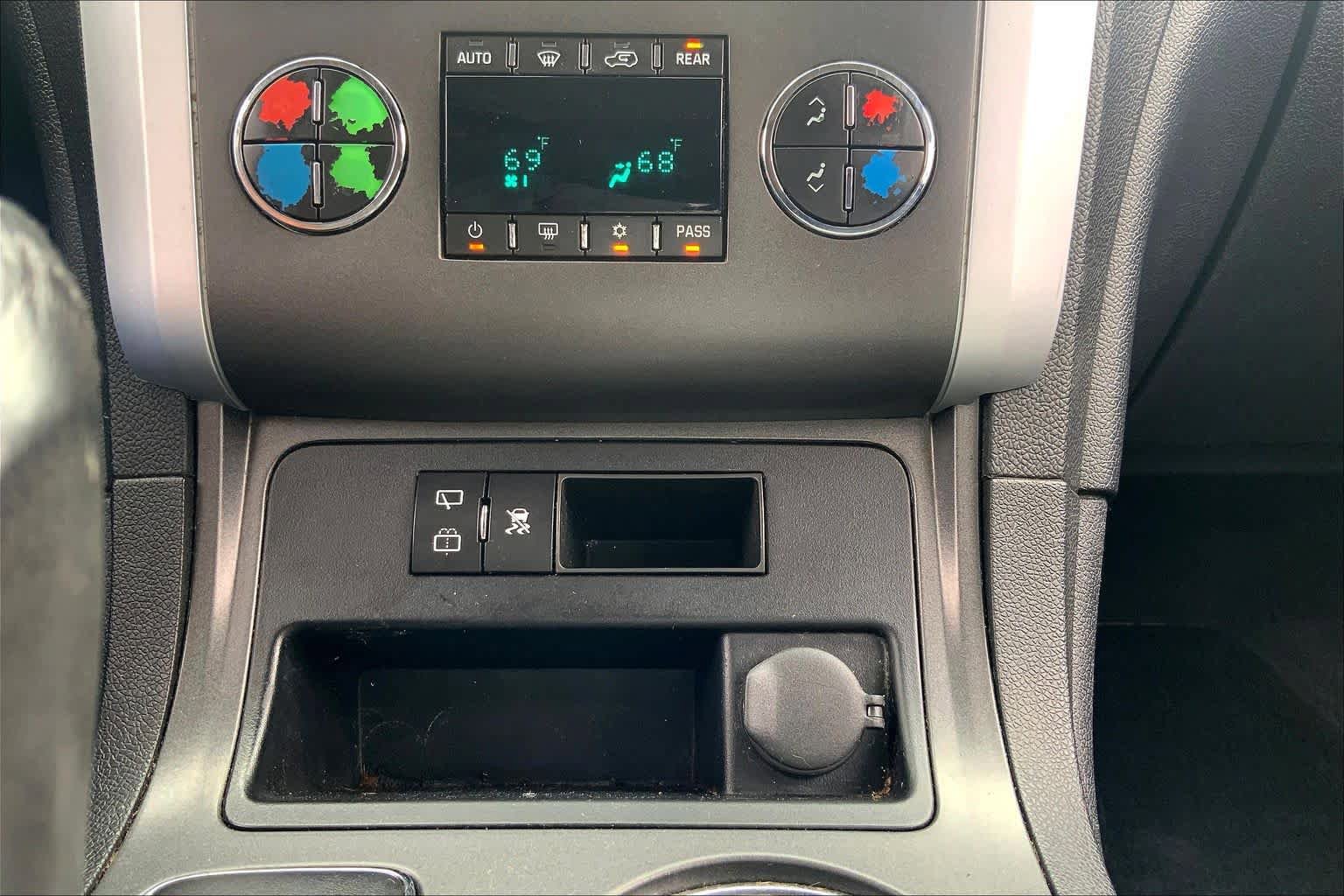 Used 2011 Chevrolet Traverse LT w/ White Premiere Package FWD image 30