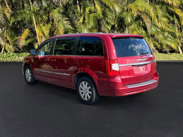 Used 2014 Chrysler Town & Country Touring image 7