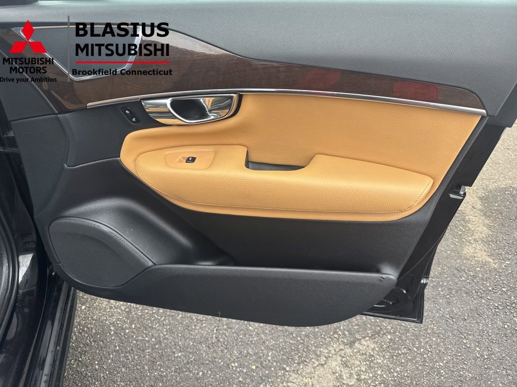 Used 2016 Volvo XC90 T6 Momentum w/ Momentum Plus Package image 17