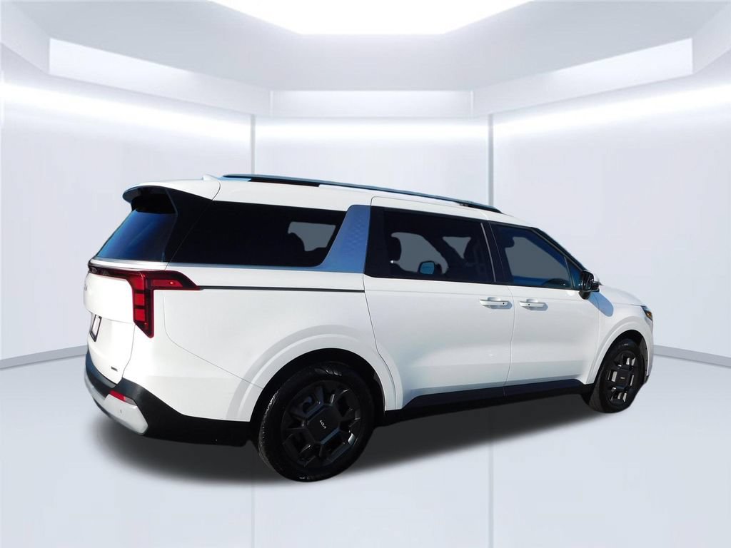 Used 2025 Kia Carnival EX FWD image 3