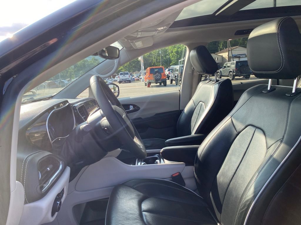 Used 2024 Chrysler Pacifica Limited image 21