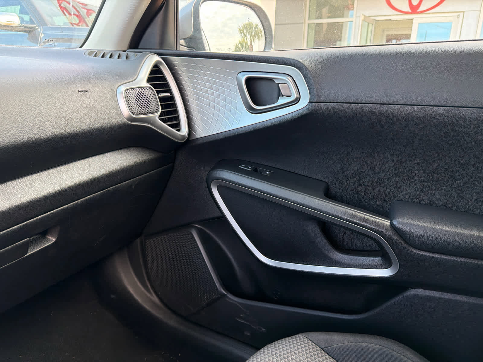 Used 2024 Kia Soul LX w/ Option Group 015 image 16