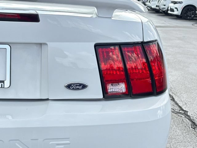 Used 2003 Ford Mustang Convertible RWD image 9