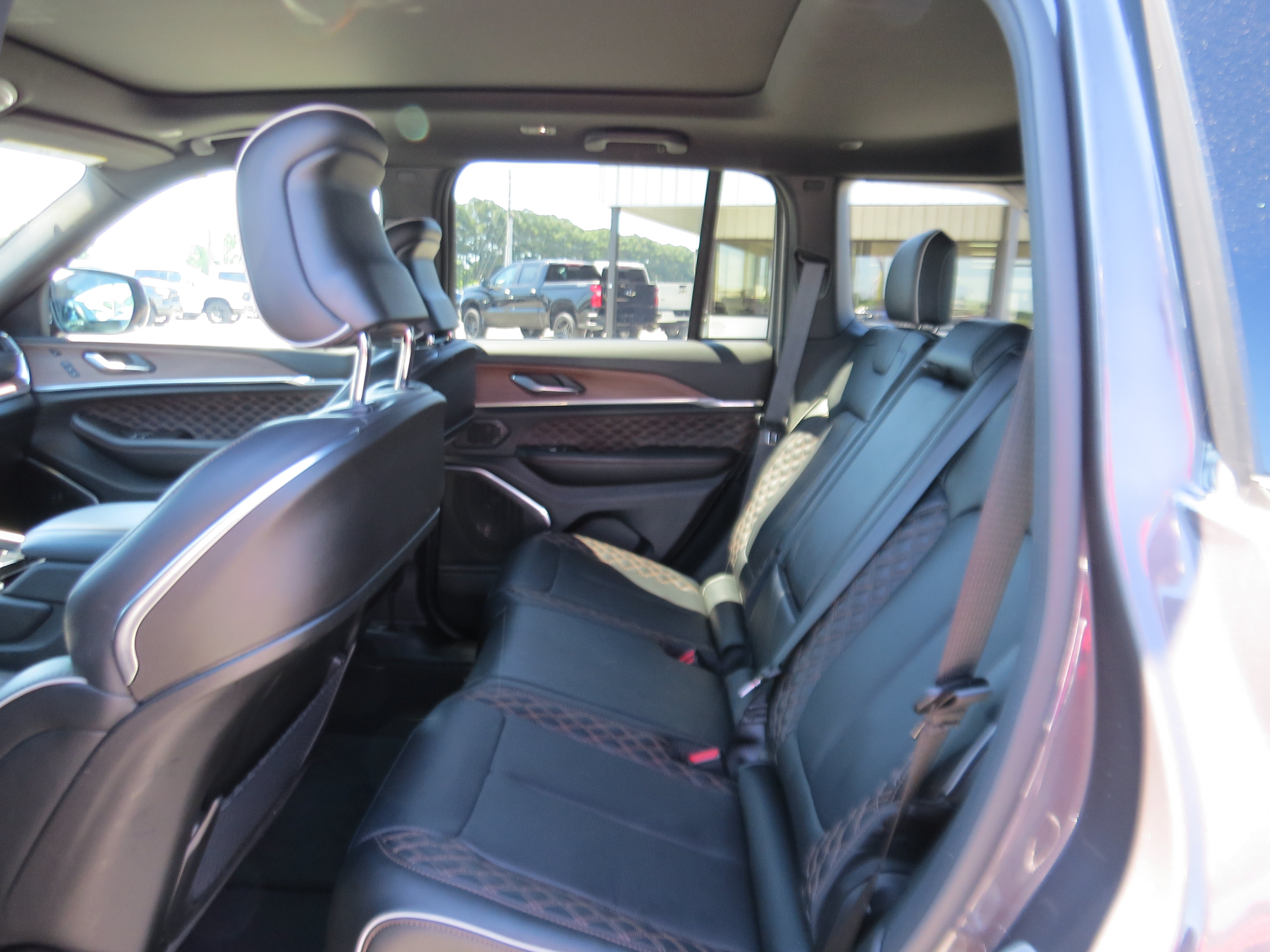 Used 2025 Jeep Grand Cherokee Summit AWD/4WD image 13