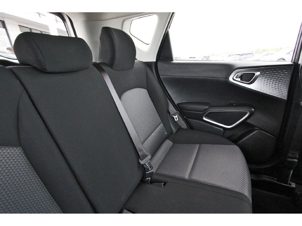 Used 2025 Kia Soul LX w/ LX Technology Package FWD image 13