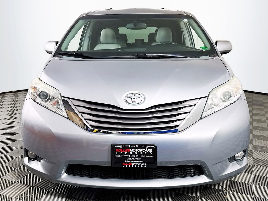 Used 2015 Toyota Sienna XLE Premium image 2