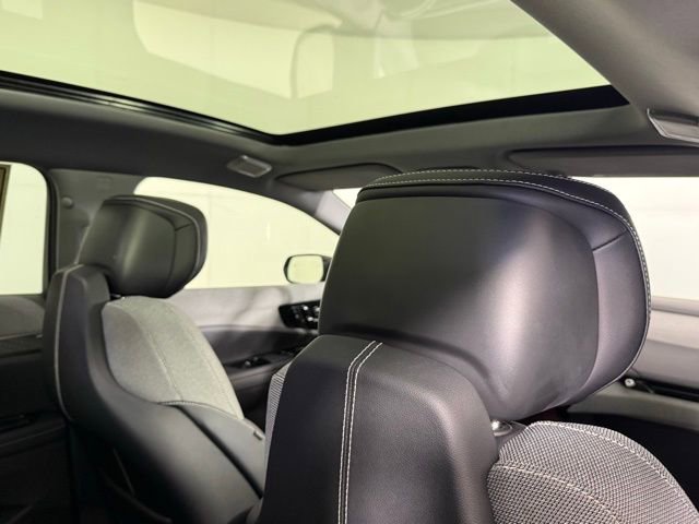 Used 2025 Cadillac Optiq Luxury 1 image 28