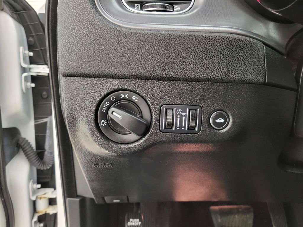 Used 2023 Dodge Charger SXT image 28