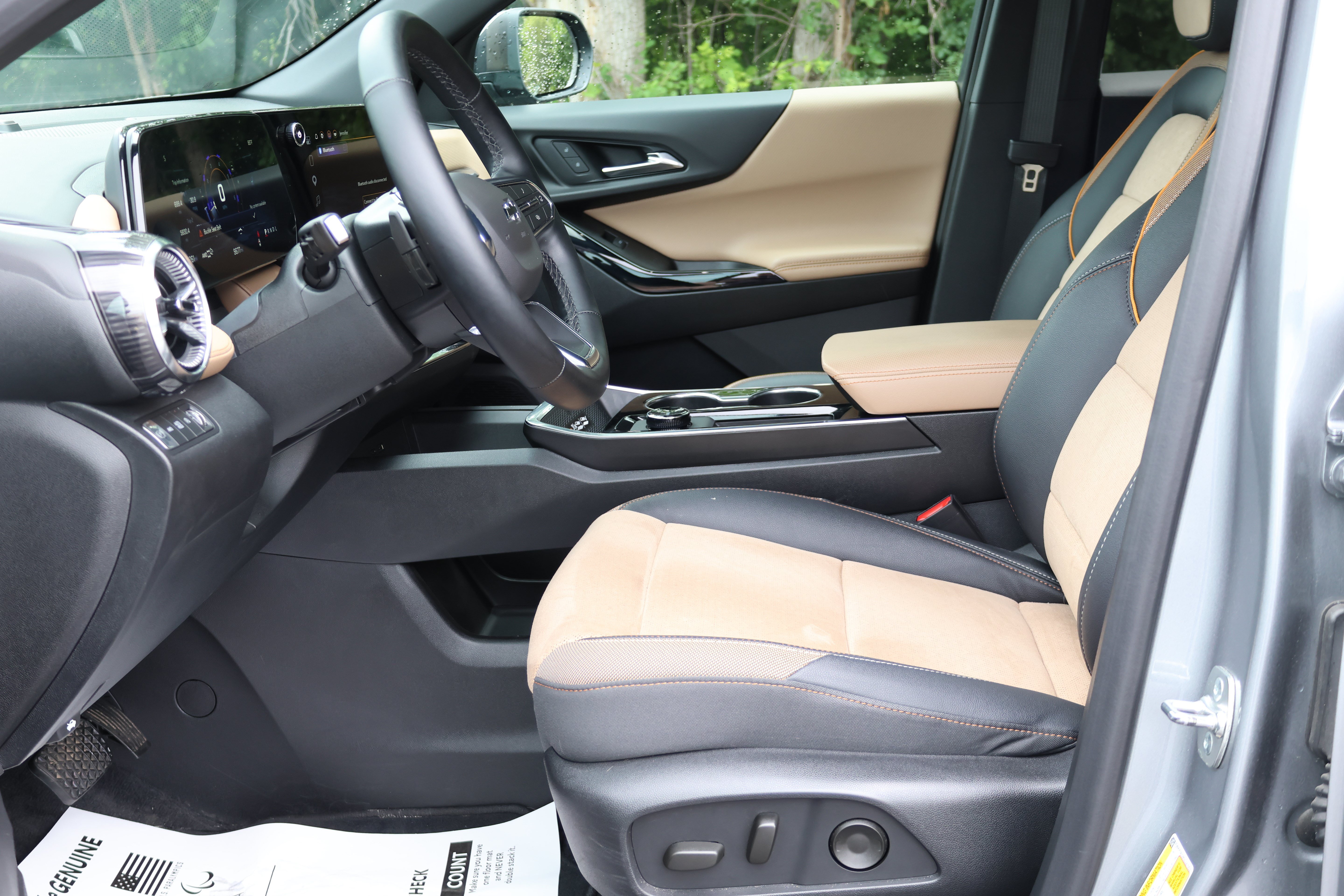 Used 2025 Chevrolet Equinox ACTIV w/ Safety and Technology Package AWD/4WD image 22