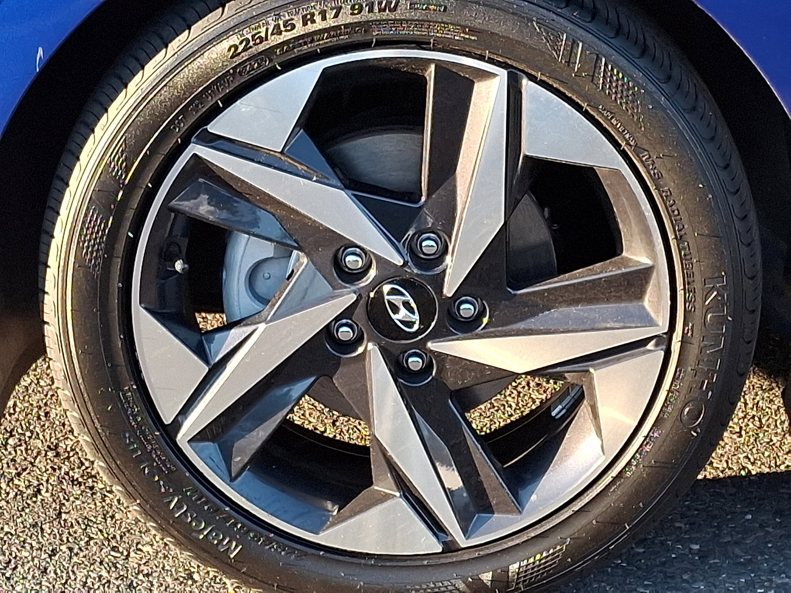 Certified 2023 Hyundai Elantra Limited w/ Preferred Accessory Package image 8