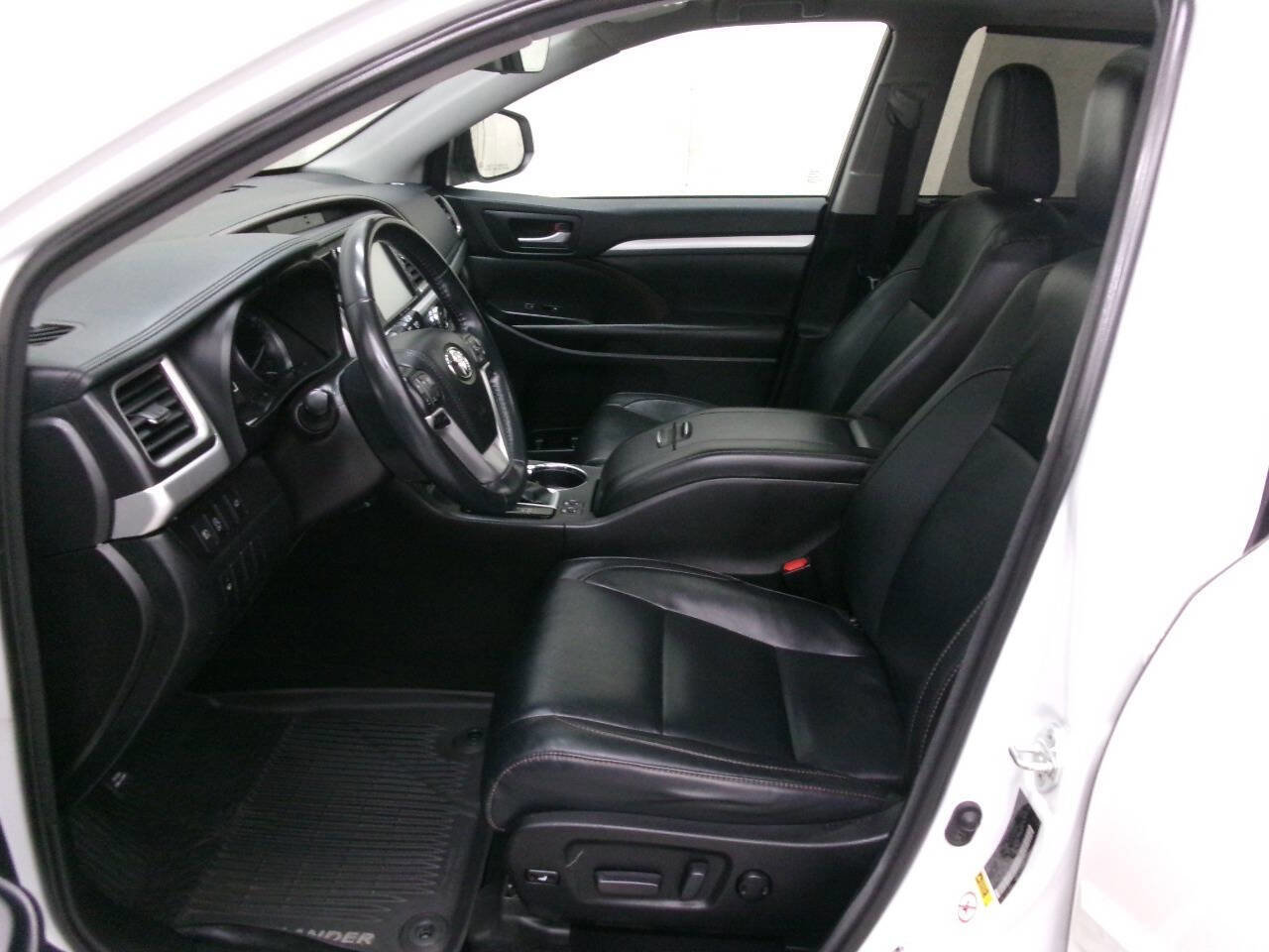 Used 2018 Toyota Highlander XLE image 14