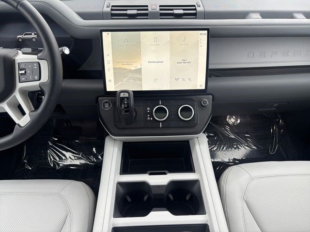 Certified 2026 Land Rover Defender 110 X-Dynamic SE AWD/4WD image 15