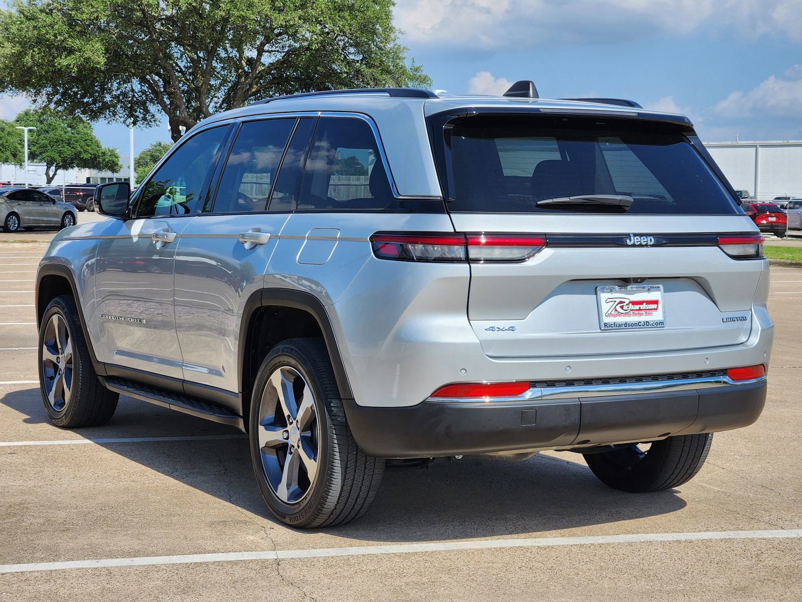 Used 2023 Jeep Grand Cherokee Limited AWD/4WD image 4