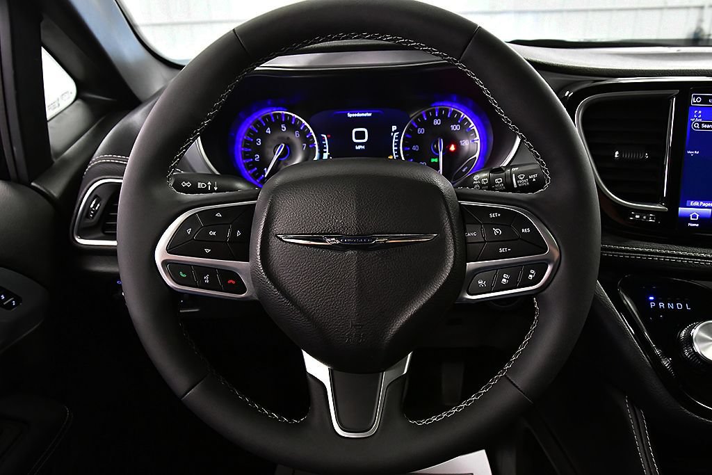 Used 2026 Chrysler Pacifica Limited FWD image 17