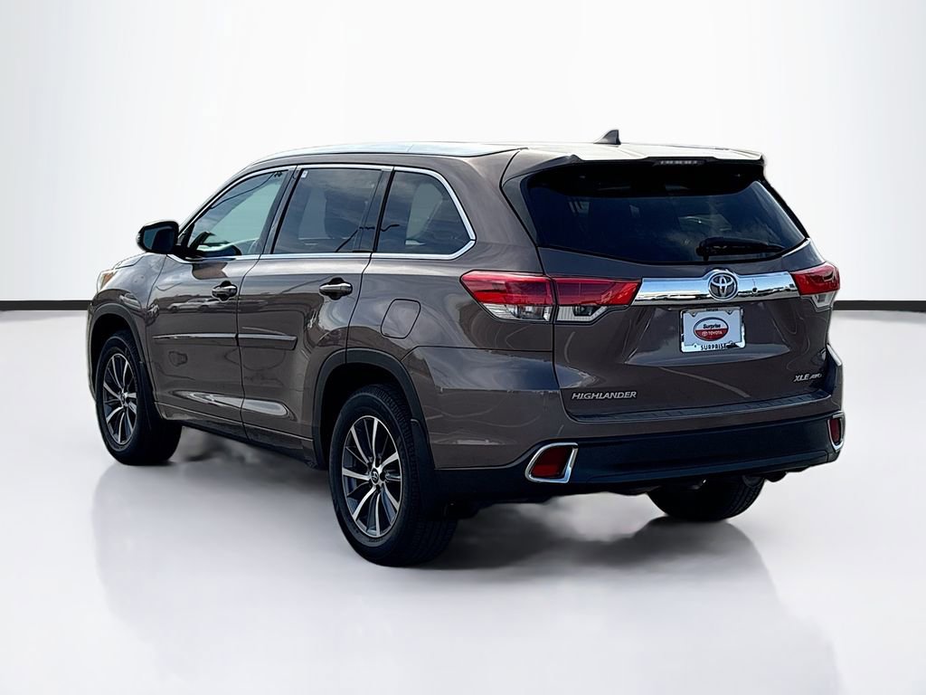 Used 2017 Toyota Highlander XLE AWD/4WD image 7