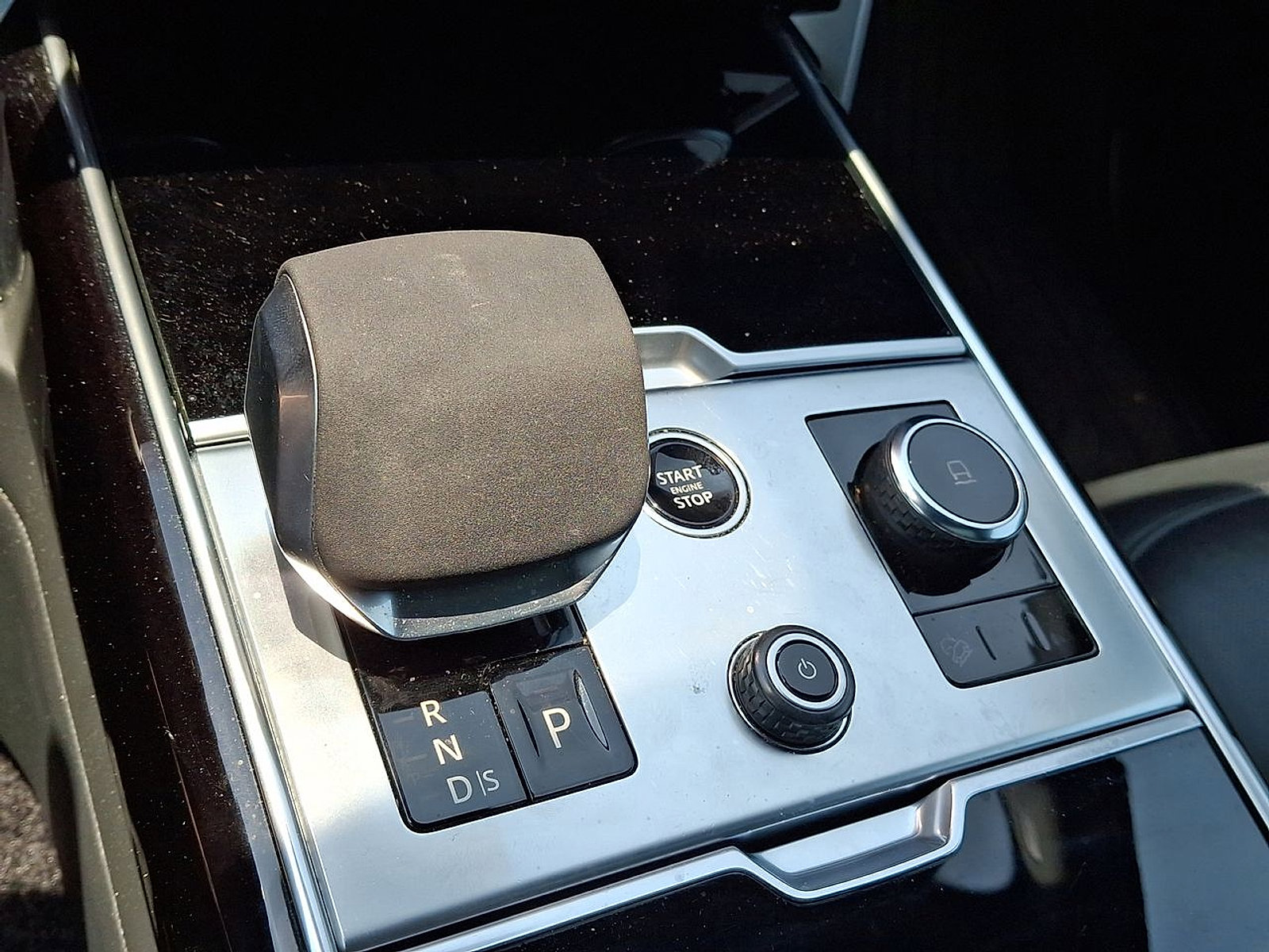 Certified 2023 Land Rover Range Rover SE image 24