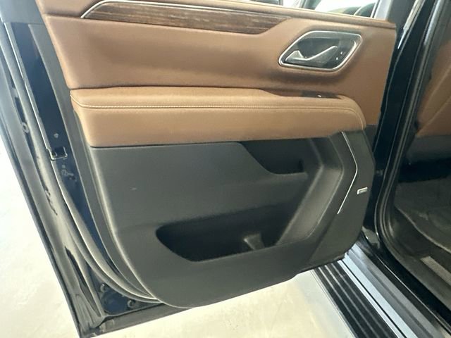 Used 2023 Chevrolet Suburban High Country image 35