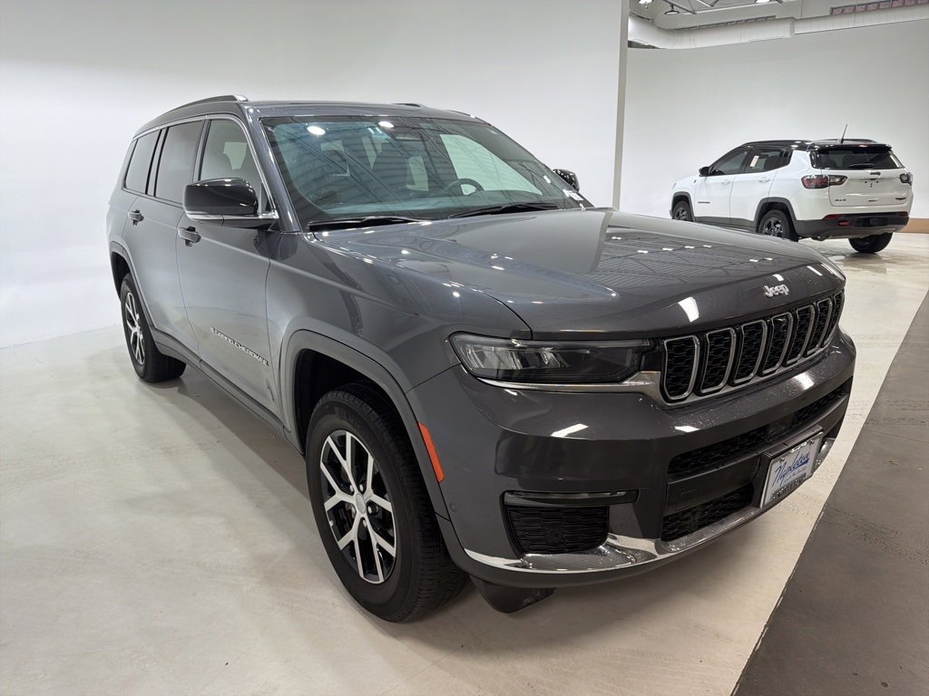 Used 2024 Jeep Grand Cherokee L Limited w/ Luxury Tech Group II image 9