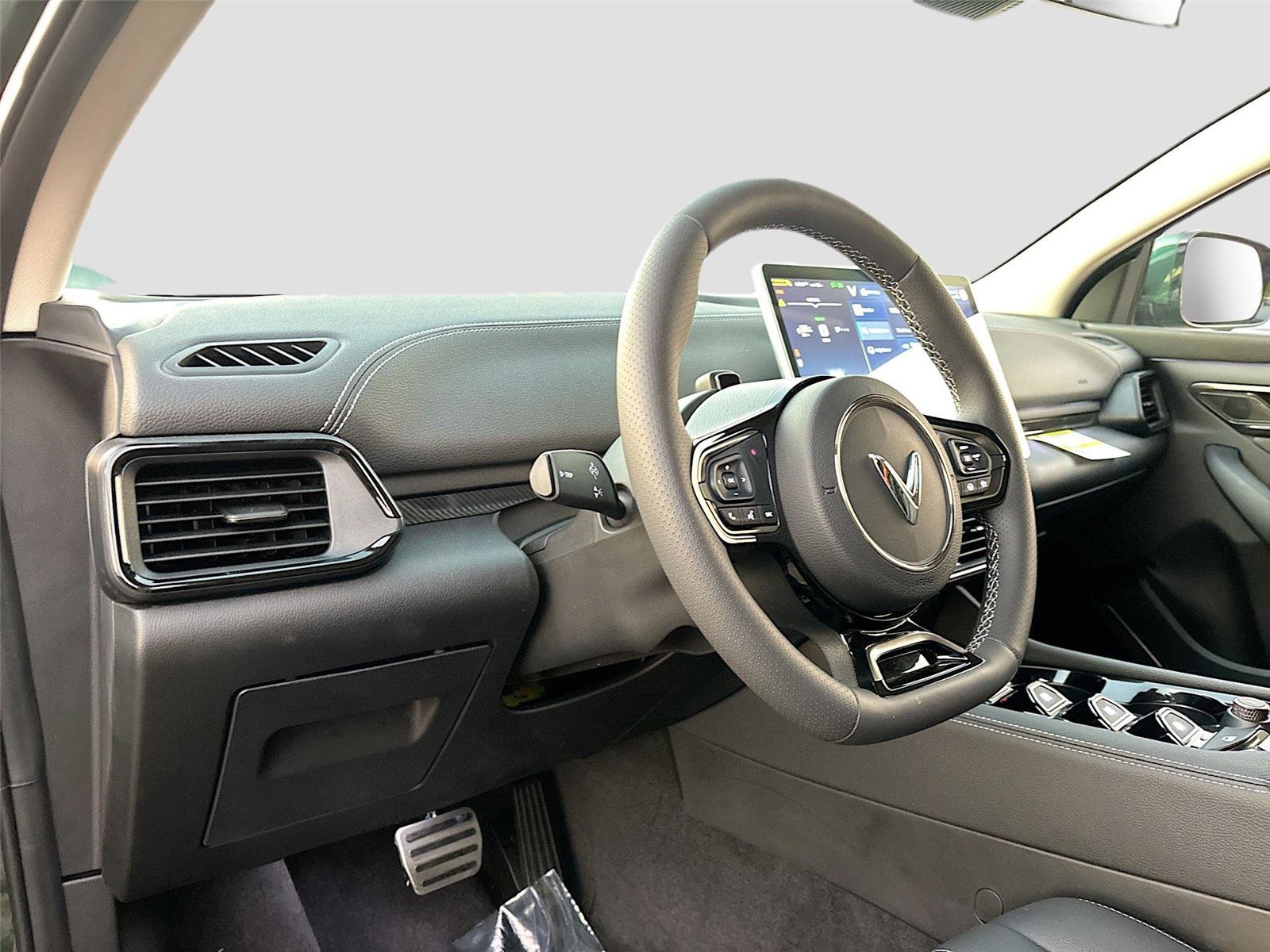 New 2025 VinFast VF 8 Eco image 9