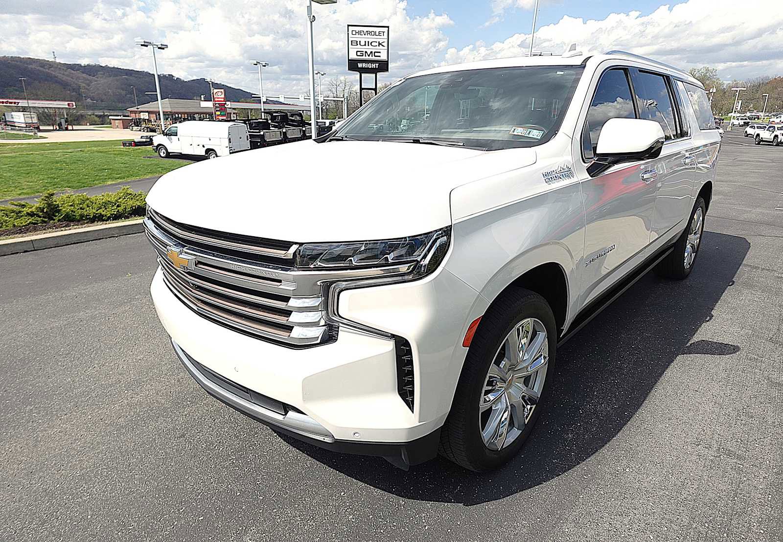 Used 2024 Chevrolet Suburban High Country AWD/4WD image 7