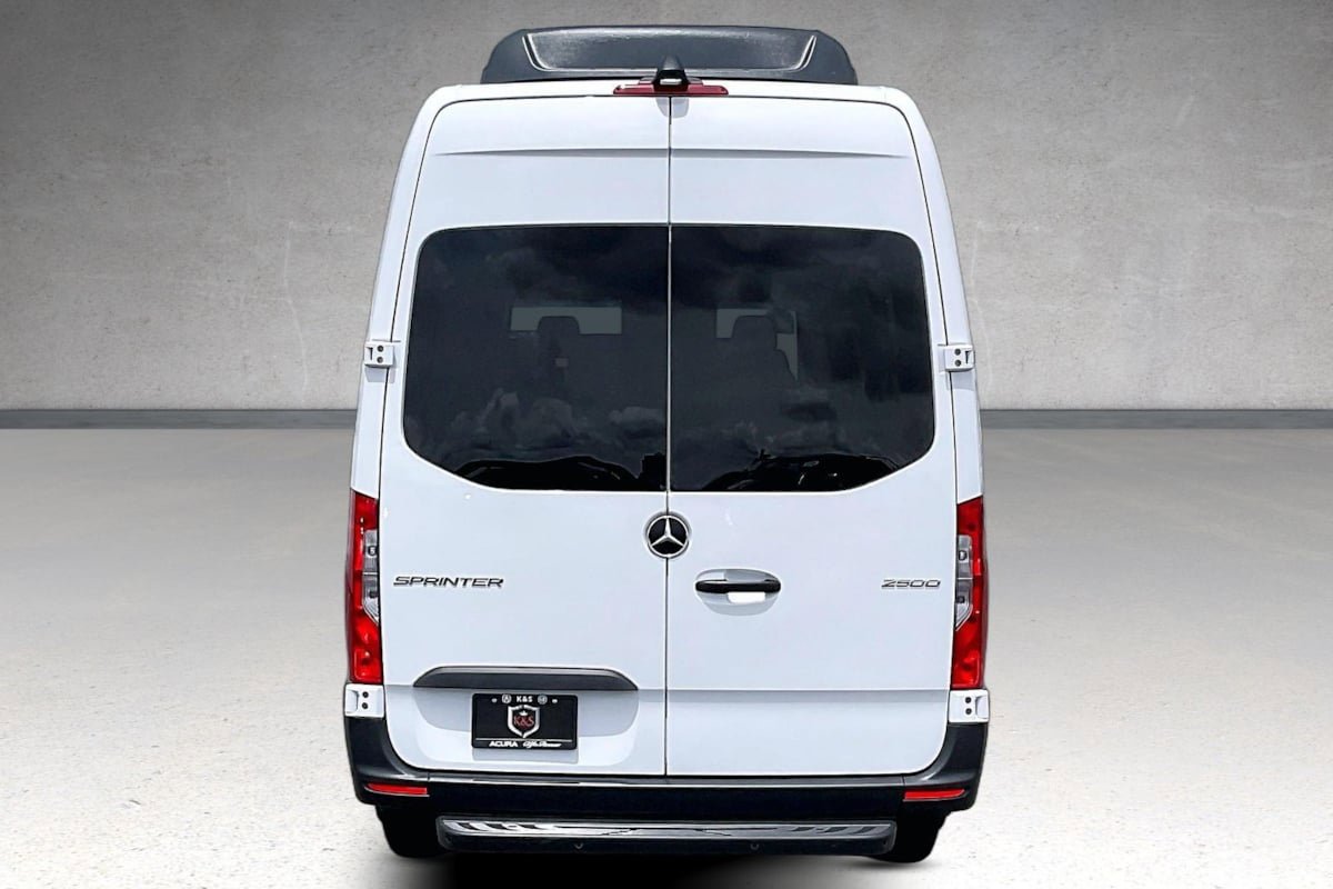 Used 2024 Mercedes-Benz Sprinter 2500 image 4