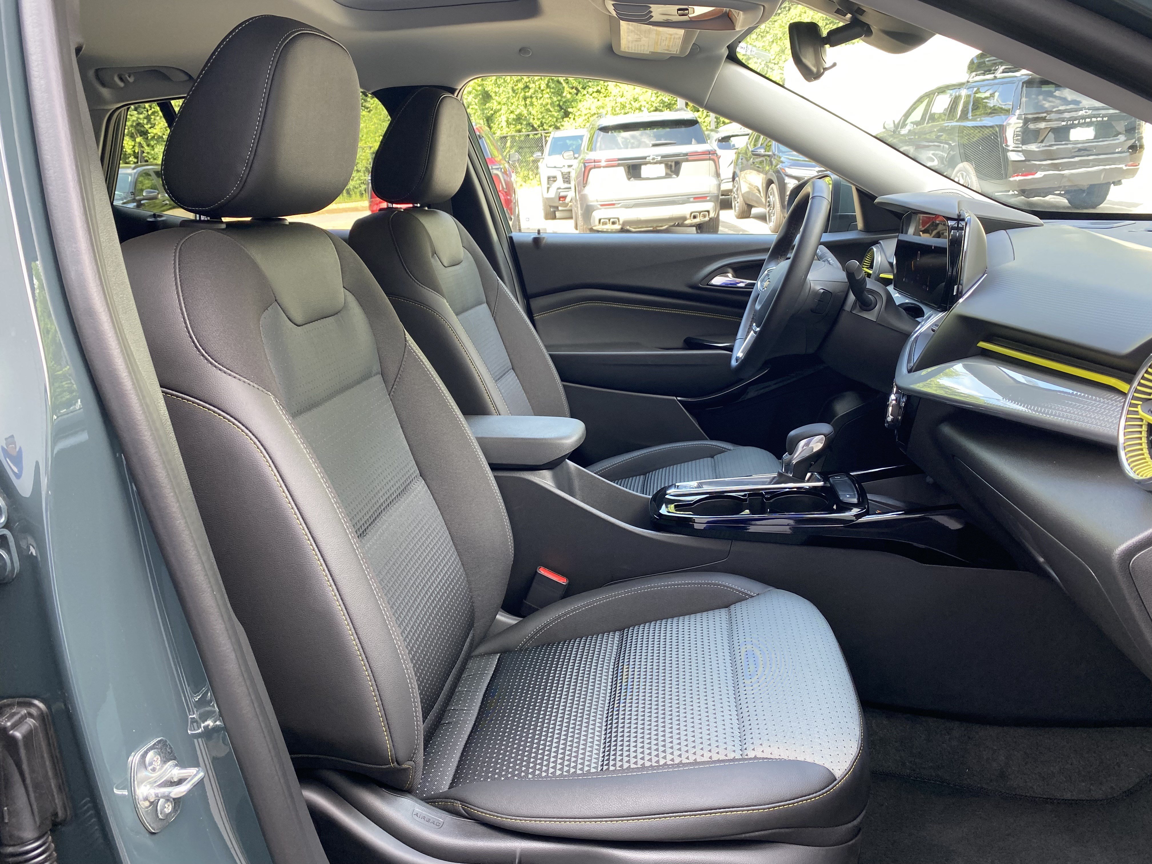 Used 2026 Chevrolet Trax LT w/ Sunroof Package FWD image 34