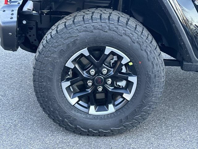 New 2026 Jeep Gladiator Rubicon w/ Technology Group AWD/4WD image 11