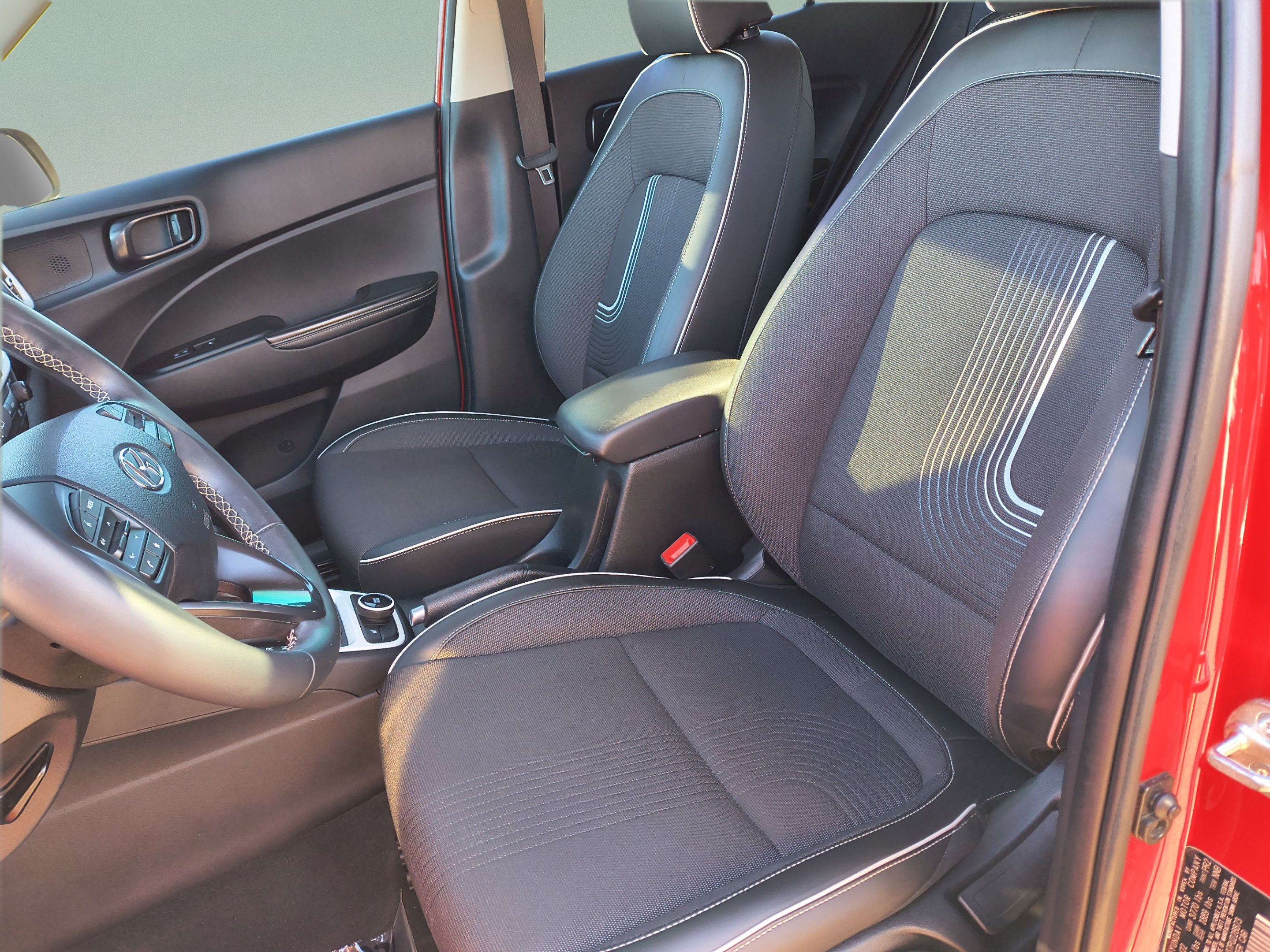 Certified 2023 Hyundai Venue Limited FWD image 17