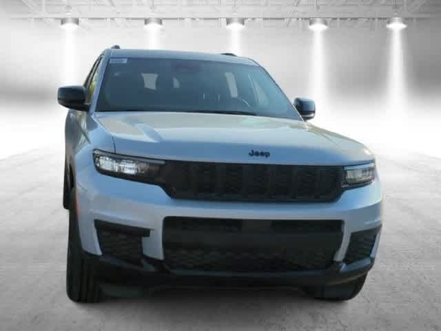 Certified 2024 Jeep Grand Cherokee L Altitude AWD/4WD image 3
