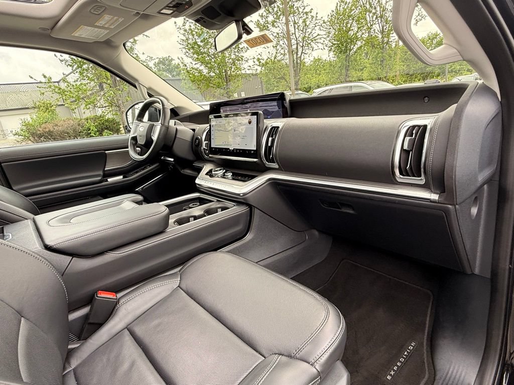 Used 2025 Ford Expedition Platinum AWD/4WD image 42