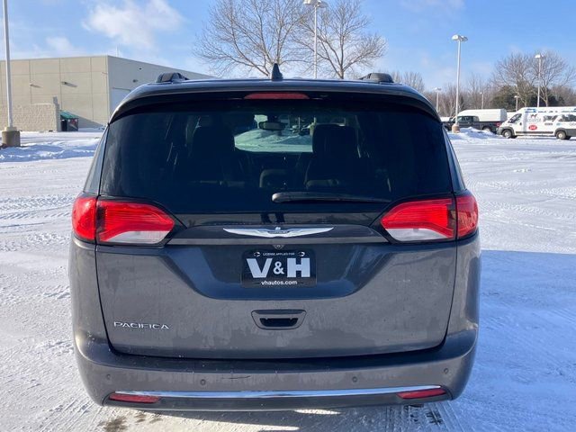 Used 2017 Chrysler Pacifica Touring-L w/ Tire & Wheel Group image 24