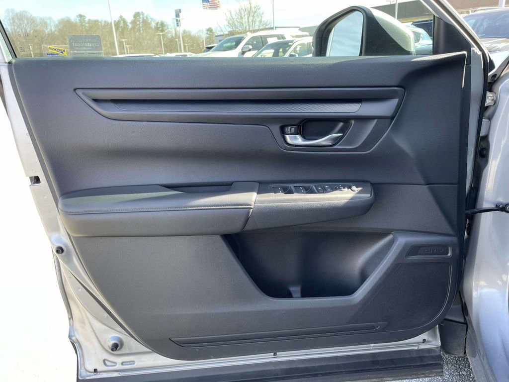 Used 2023 Honda CR-V LX image 5