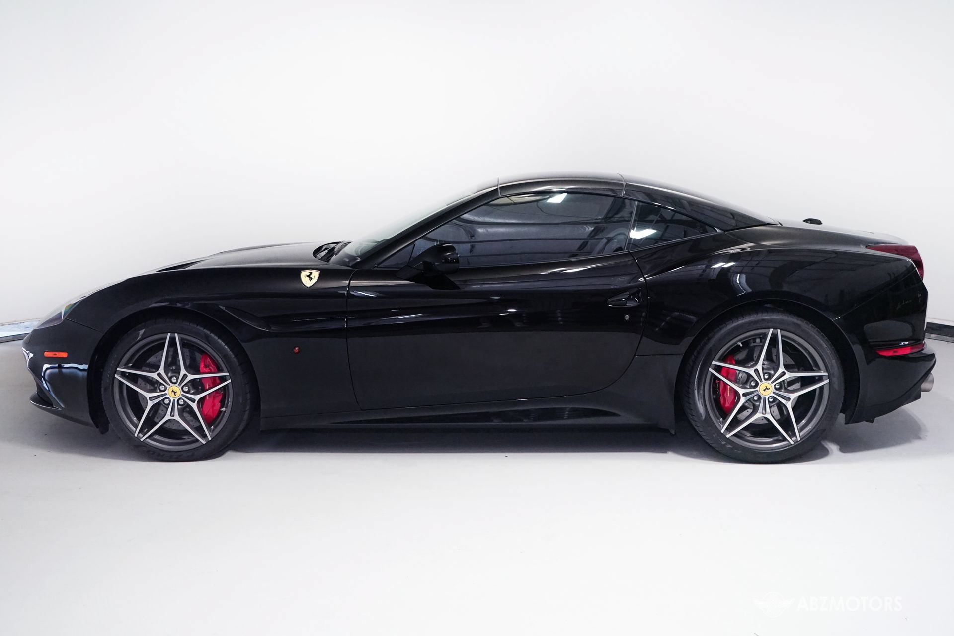 Used 2016 Ferrari California T RWD image 4