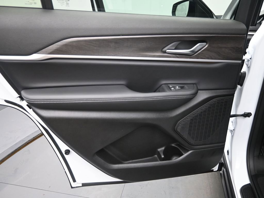 New 2025 Jeep Grand Cherokee L Limited image 15