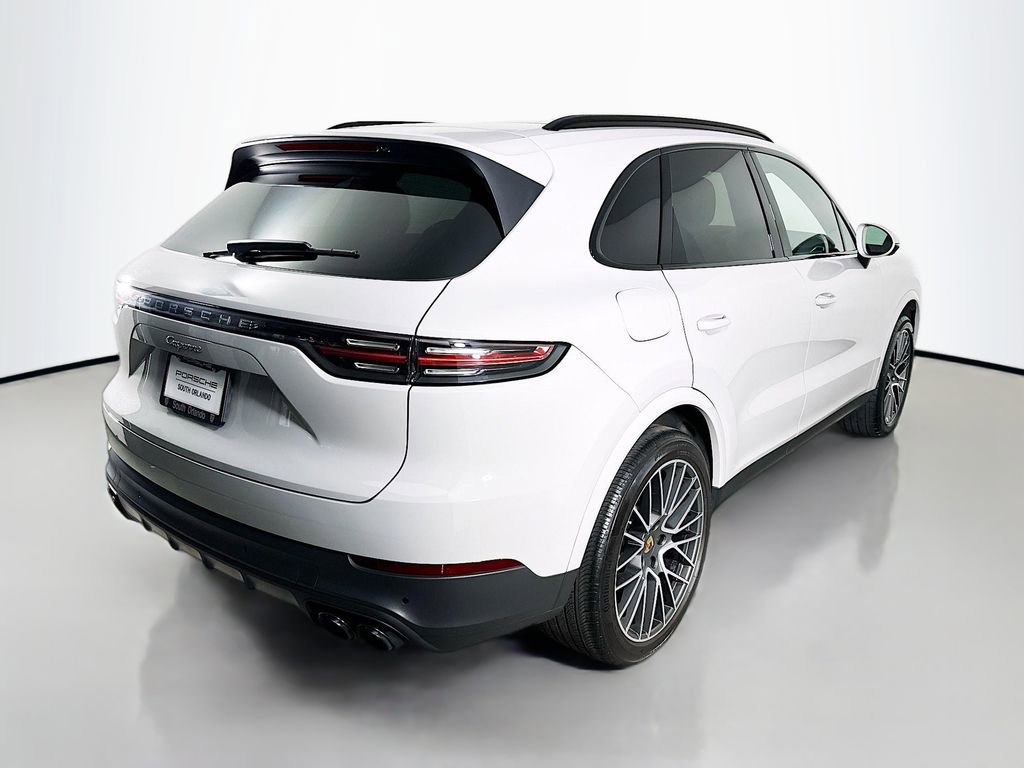 Certified 2023 Porsche Cayenne Platinum Edition image 9