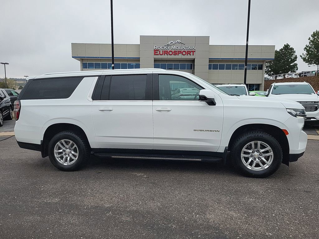 Used 2023 Chevrolet Suburban LT w/ Luxury Package AWD/4WD image 3