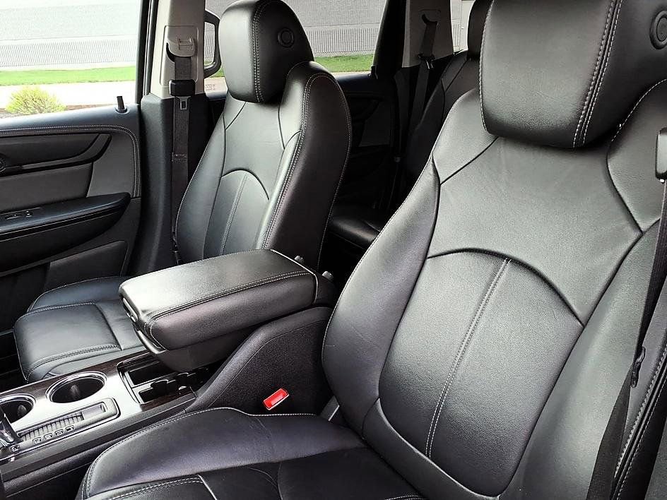 Used 2017 Chevrolet Traverse LT image 17