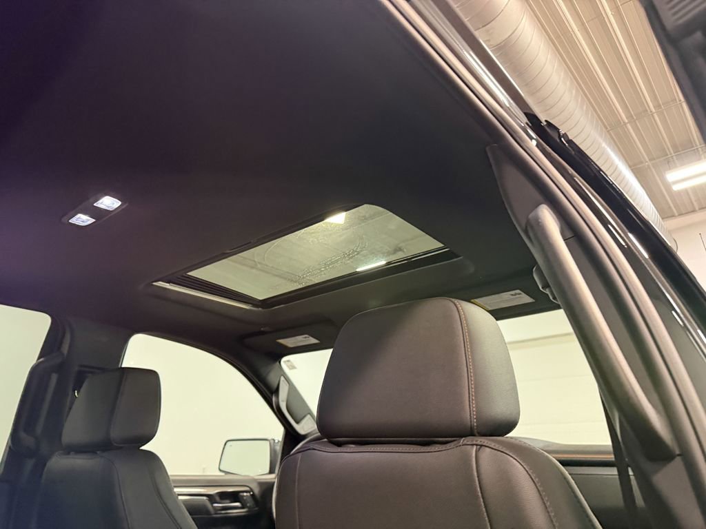 Used 2024 GMC Sierra 1500 AT4 w/ Technology Package image 17