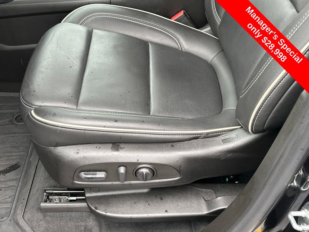 Used 2023 Chevrolet Traverse Premier image 11