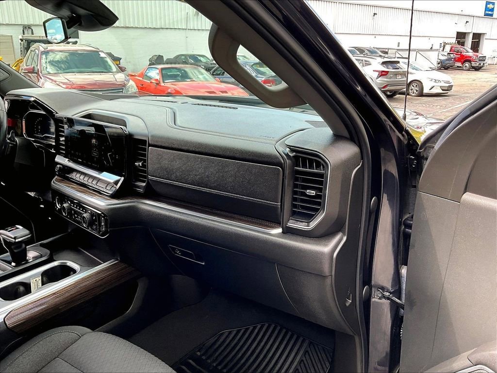 Used 2023 Chevrolet Silverado 1500 RST w/ Z71 Off-Road Package AWD/4WD image 13