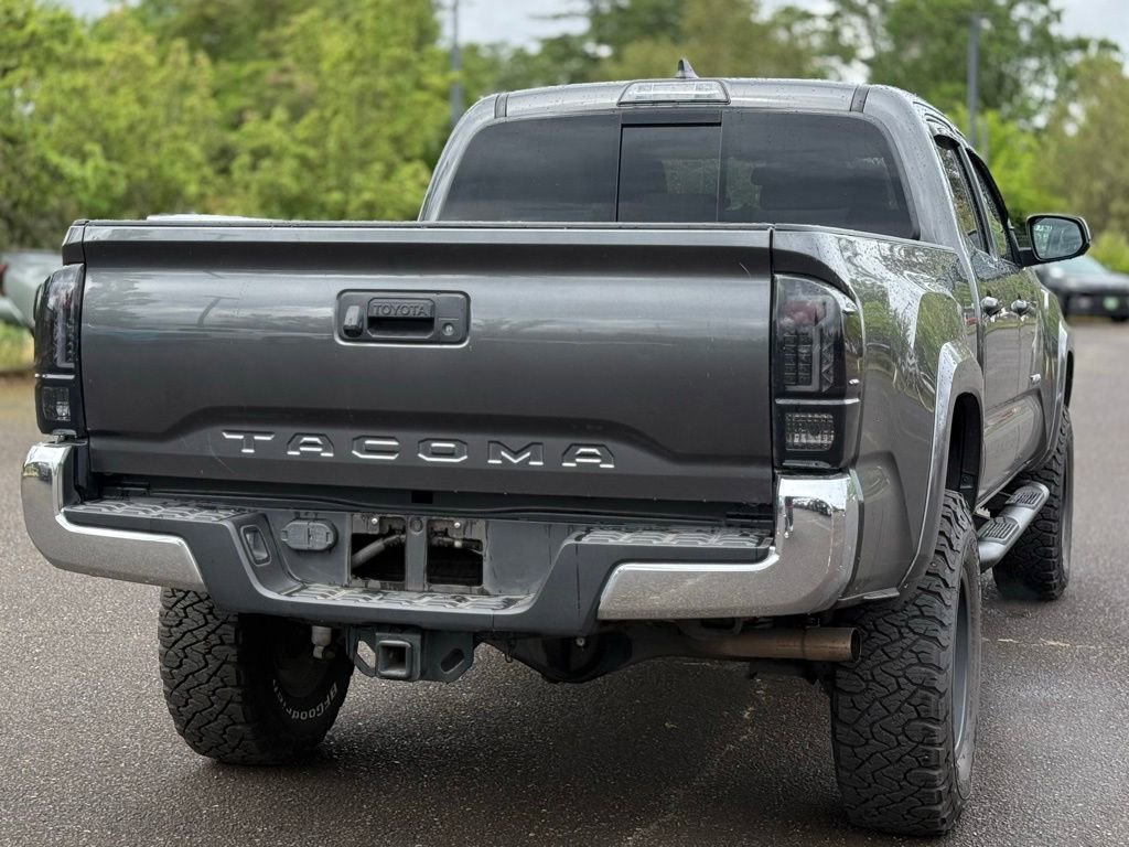 Used 2018 Toyota Tacoma SR5 AWD/4WD image 5
