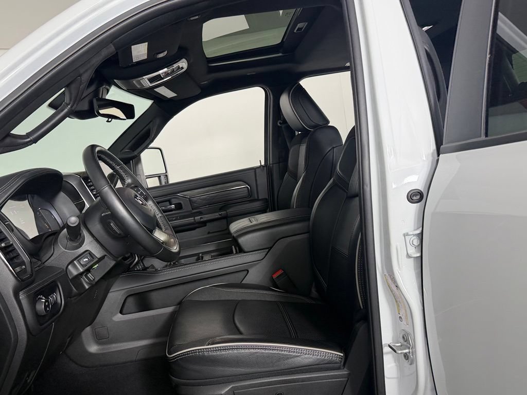 Used 2025 RAM 3500 Limited AWD/4WD image 23