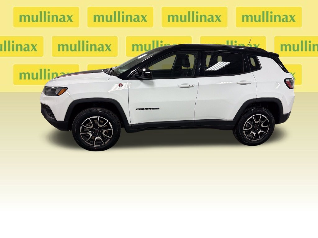 Used 2025 Jeep Compass Trailhawk AWD/4WD image 9