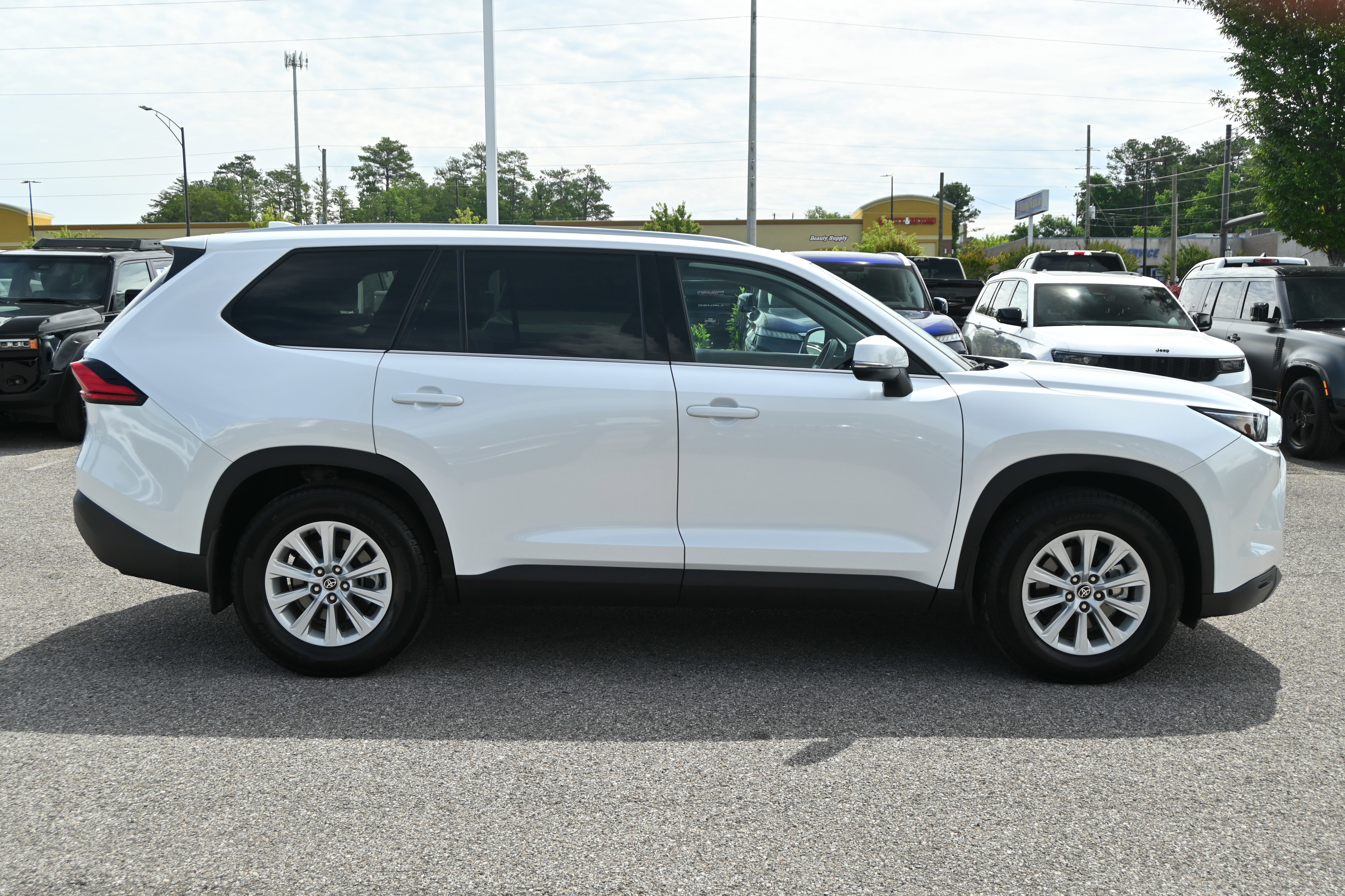 Used 2024 Toyota Grand Highlander FWD image 11