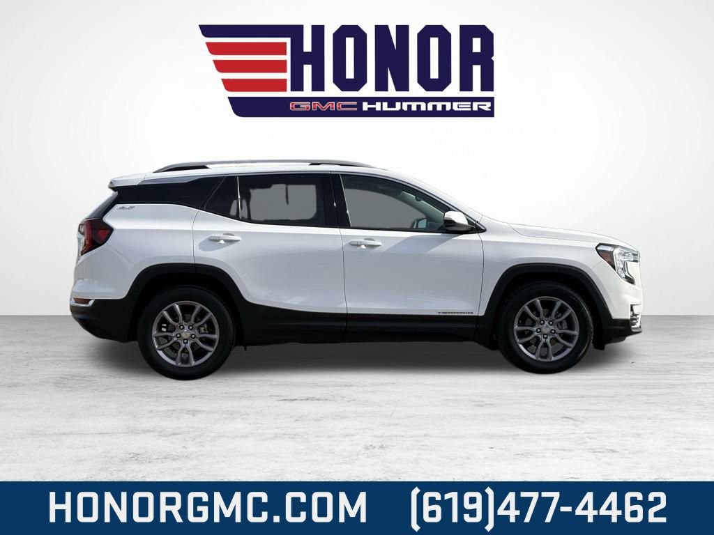 Used 2024 GMC Terrain SLT image 2
